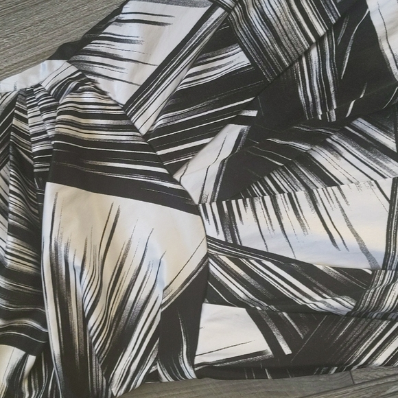 LAST CHANCE! Black and White Strapless Dress size 7 - Picture 3 of 5